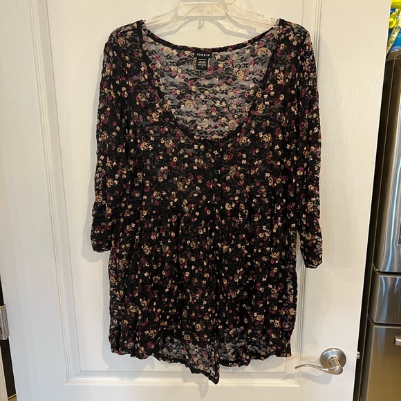 Torrid Floral Lace Button Front Babydoll Top. Plus size 3 - Picture 2 of 5